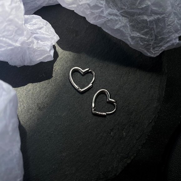 *NEW Gold/925 Sterling Silver Heart Hoop Earrings - Picture 8 of 9